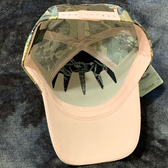 🆕 Ladies John Deere Camo w/ Reflective Trim Cap - Picture 5 of 6